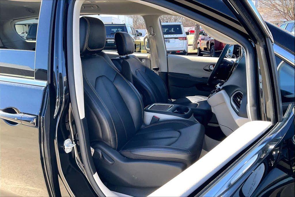 used 2024 Chrysler Pacifica car, priced at $27,999