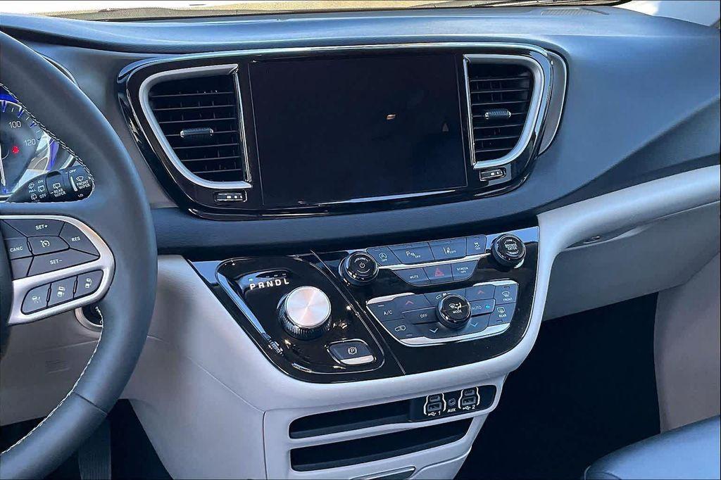 used 2024 Chrysler Pacifica car, priced at $27,999