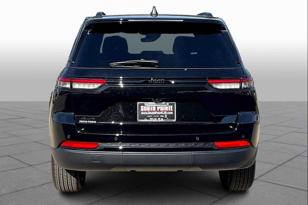 new 2025 Jeep Grand Cherokee car, priced at $43,725