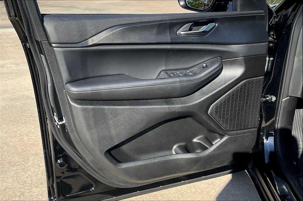 new 2025 Jeep Grand Cherokee car, priced at $37,475