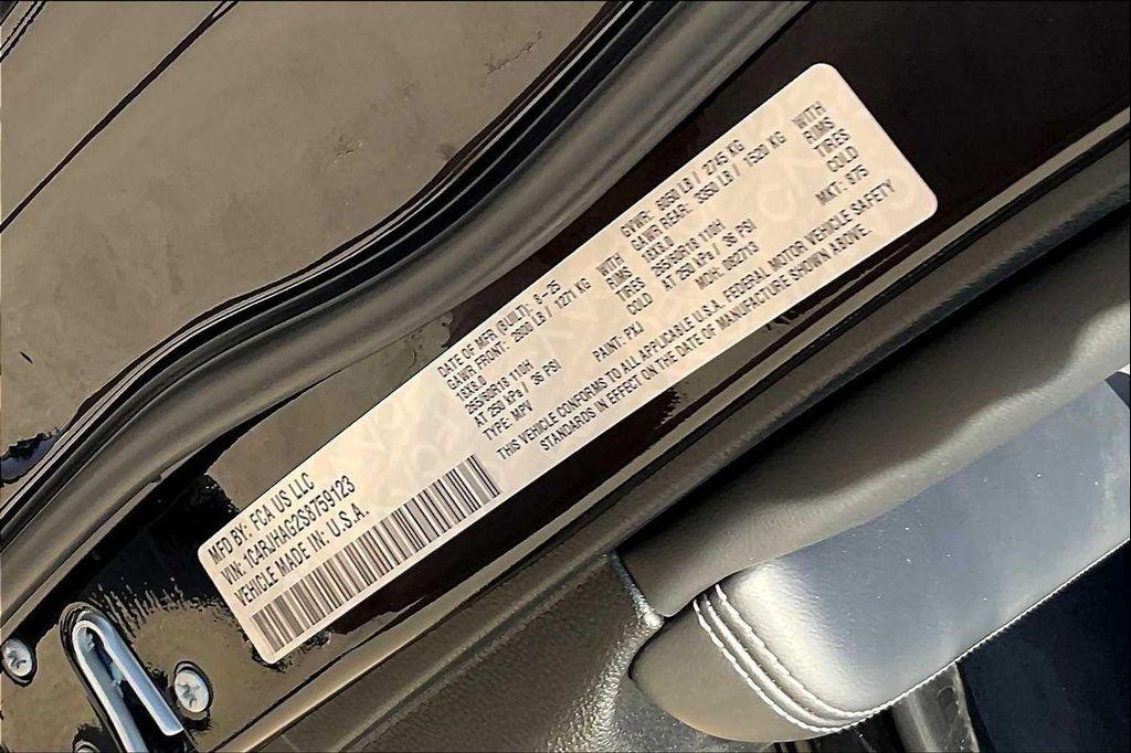 new 2025 Jeep Grand Cherokee car, priced at $43,725