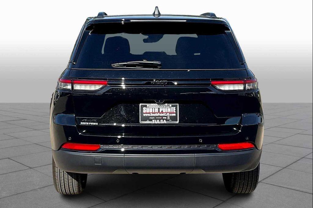 new 2025 Jeep Grand Cherokee car, priced at $37,475