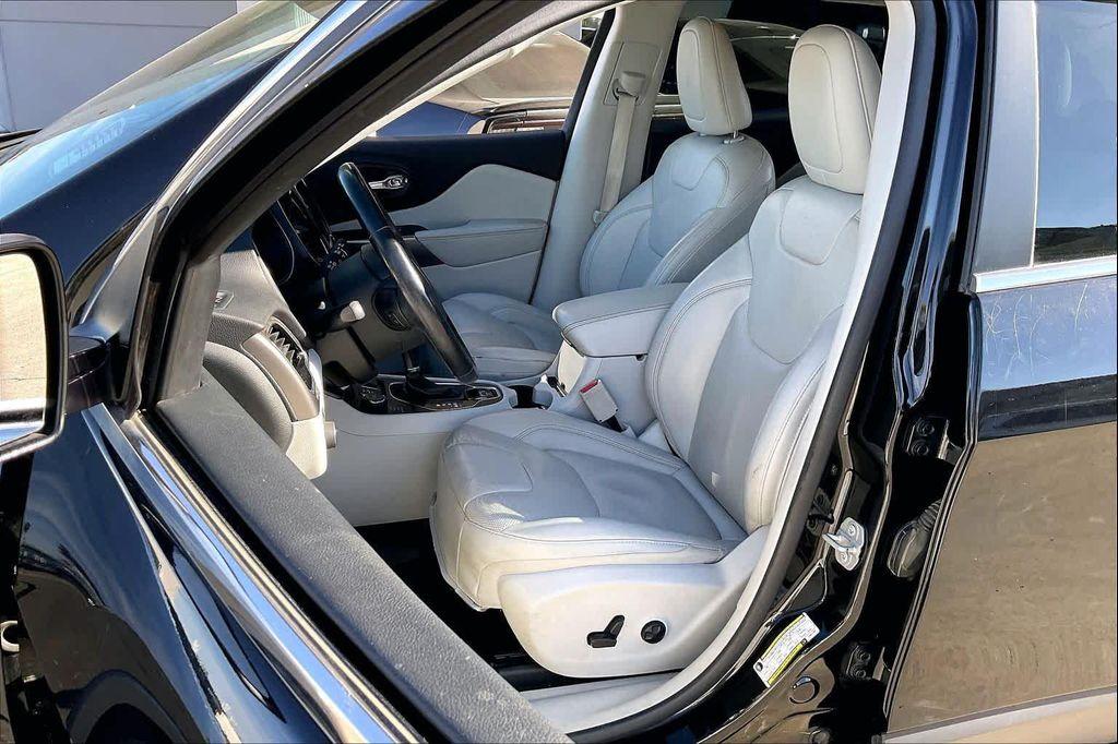 used 2020 Jeep Cherokee car, priced at $17,499