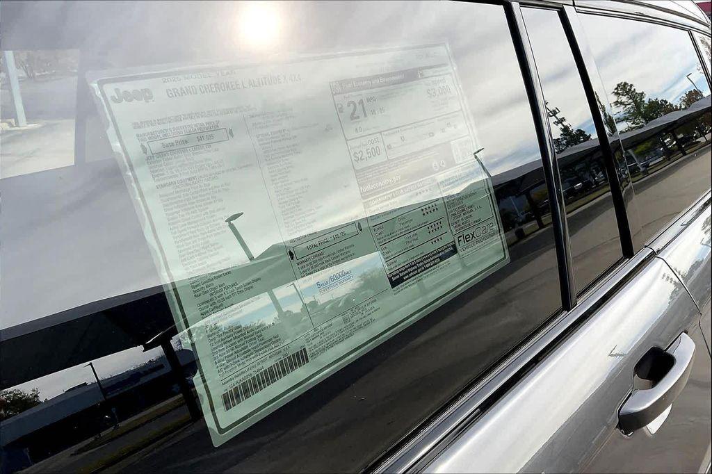 new 2025 Jeep Grand Cherokee L car, priced at $45,725