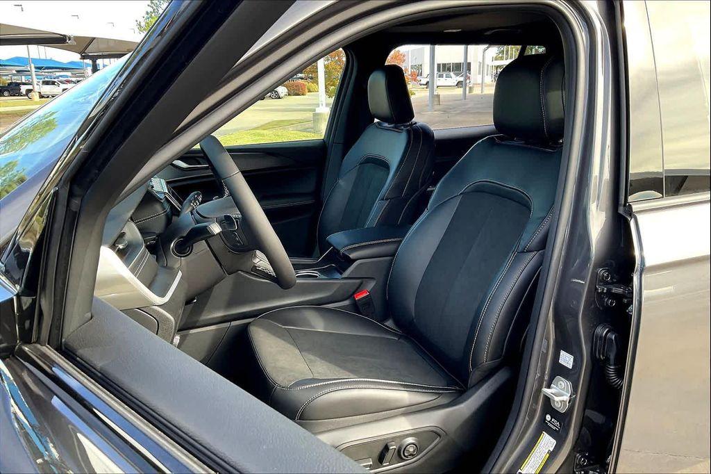 new 2025 Jeep Grand Cherokee L car, priced at $45,725