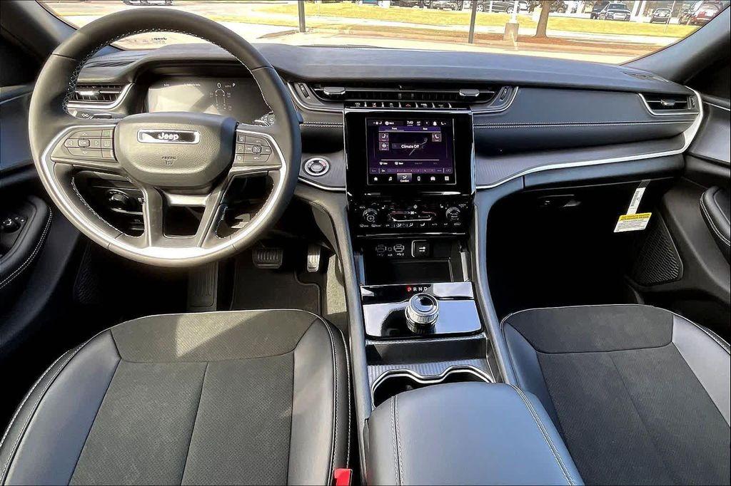 new 2025 Jeep Grand Cherokee L car, priced at $45,725