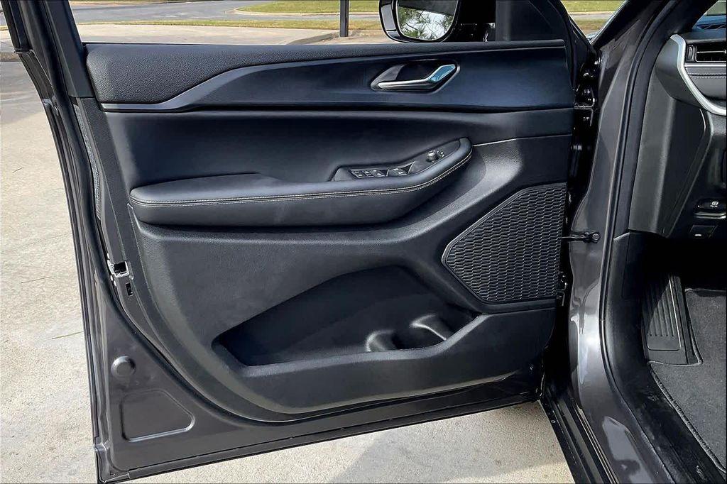 new 2025 Jeep Grand Cherokee L car, priced at $45,725