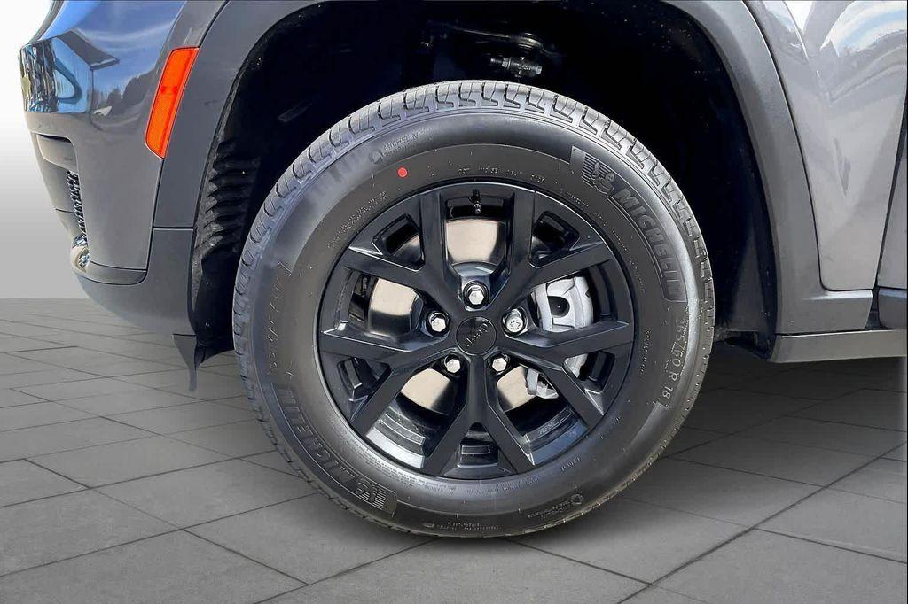 new 2025 Jeep Grand Cherokee L car, priced at $45,725