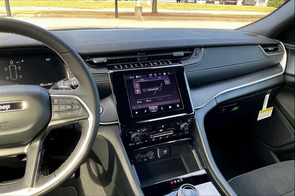 new 2025 Jeep Grand Cherokee L car, priced at $45,725