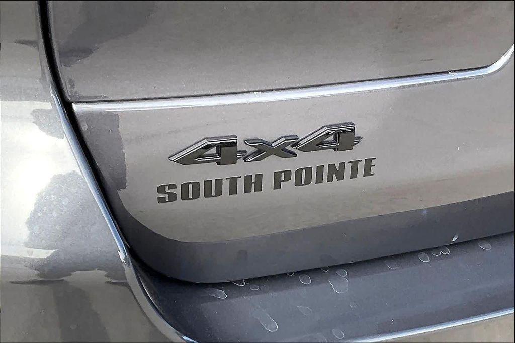 new 2025 Jeep Grand Cherokee L car, priced at $39,924