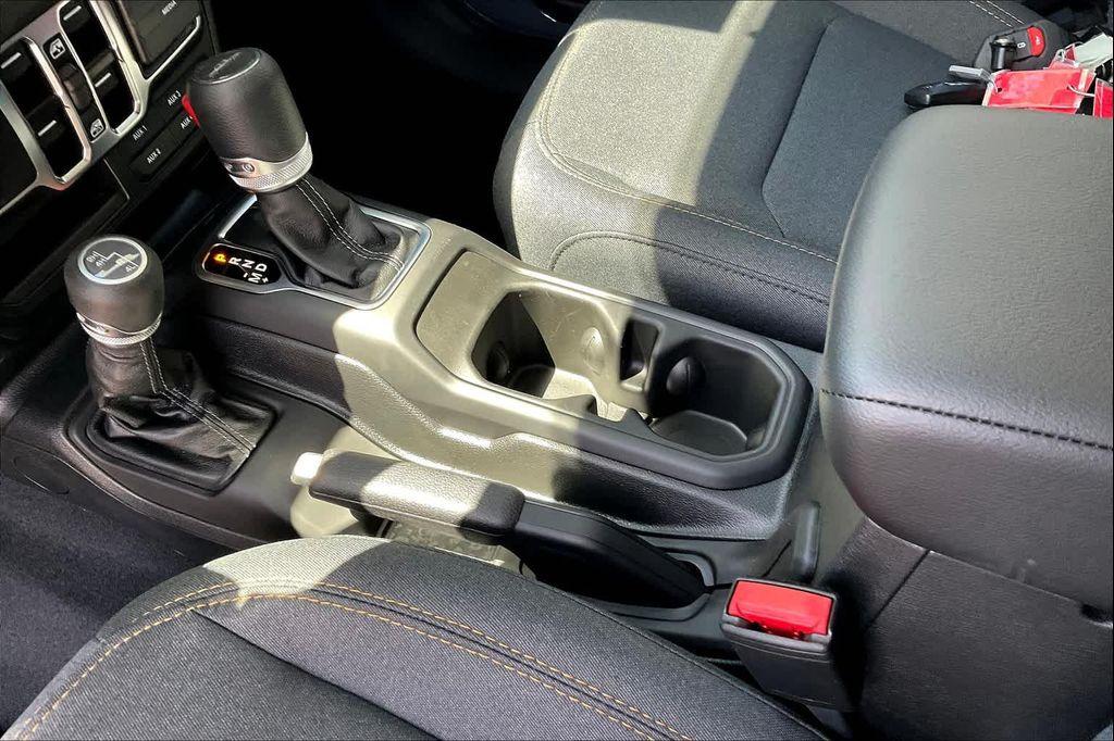 new 2025 Jeep Gladiator car, priced at $43,330