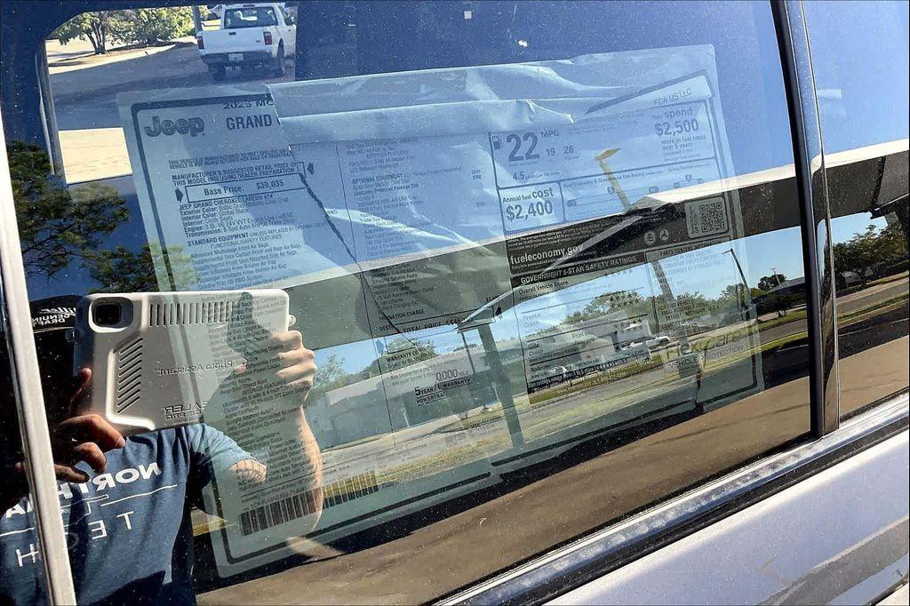 new 2025 Jeep Grand Cherokee car, priced at $41,165