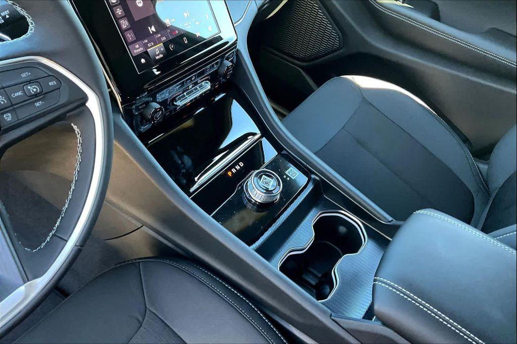 new 2025 Jeep Grand Cherokee car, priced at $41,165