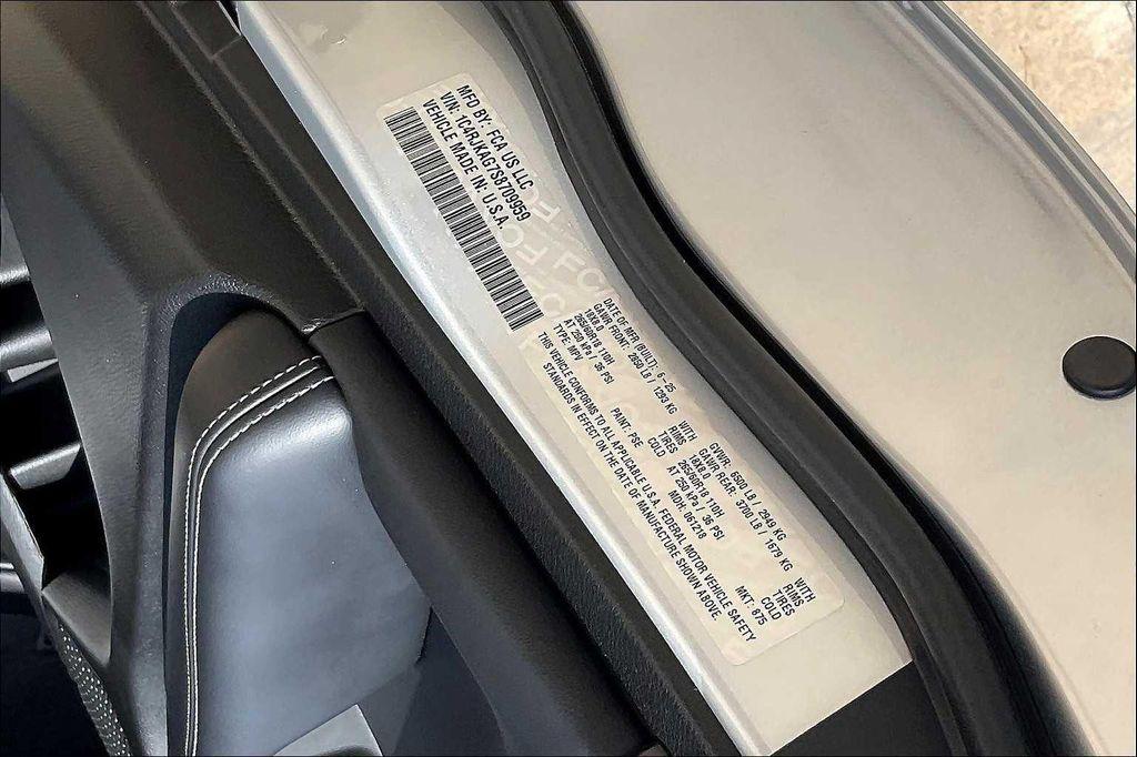 new 2025 Jeep Grand Cherokee L car, priced at $39,924