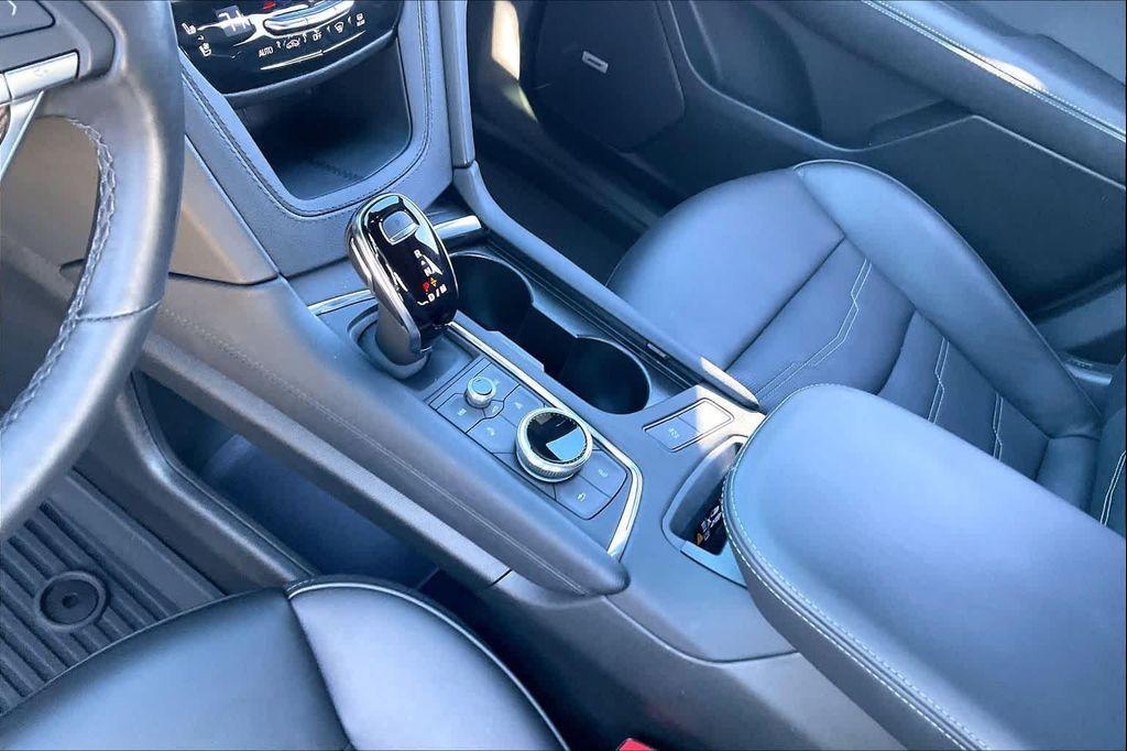 used 2024 Cadillac XT6 car, priced at $45,999