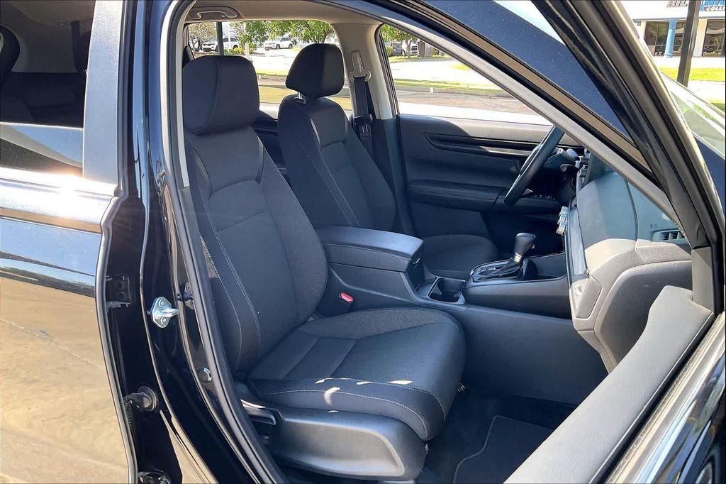 used 2025 Honda CR-V car, priced at $27,999