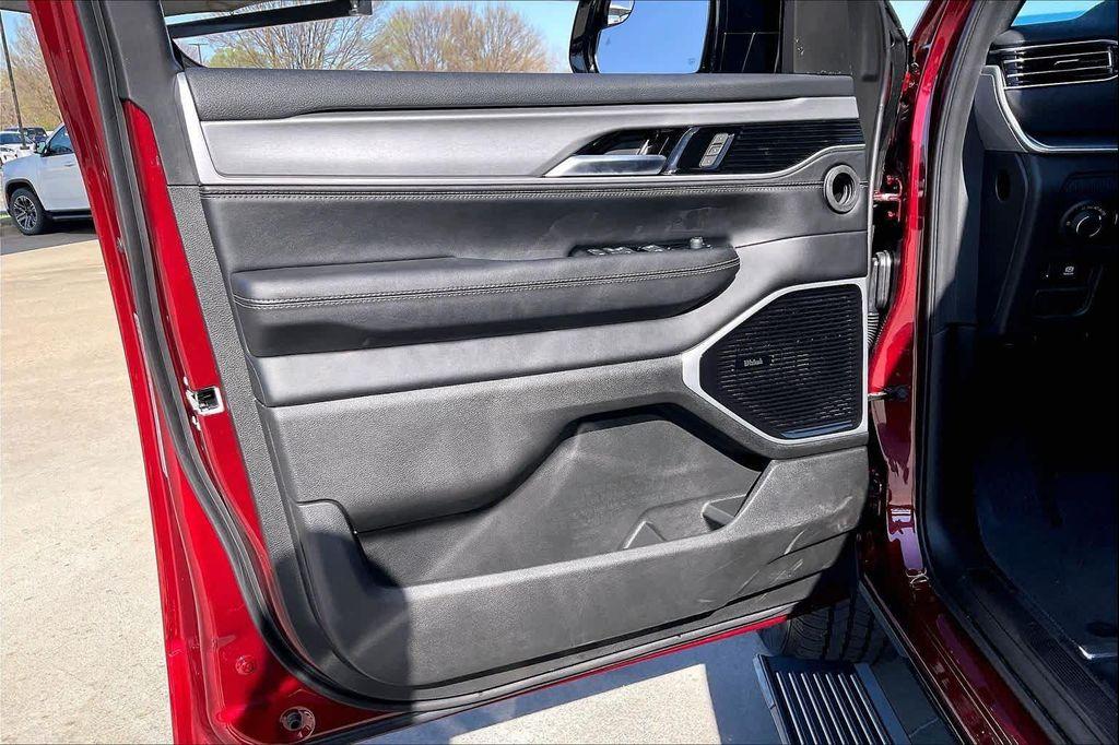 new 2026 Jeep Grand Wagoneer car, priced at $73,199