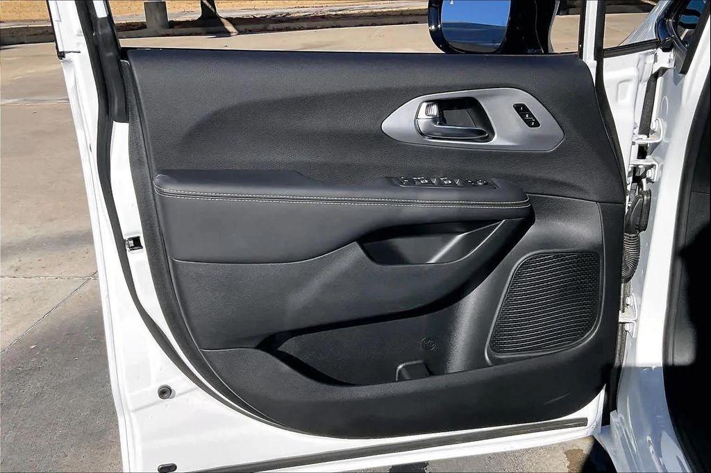 new 2026 Chrysler Pacifica car