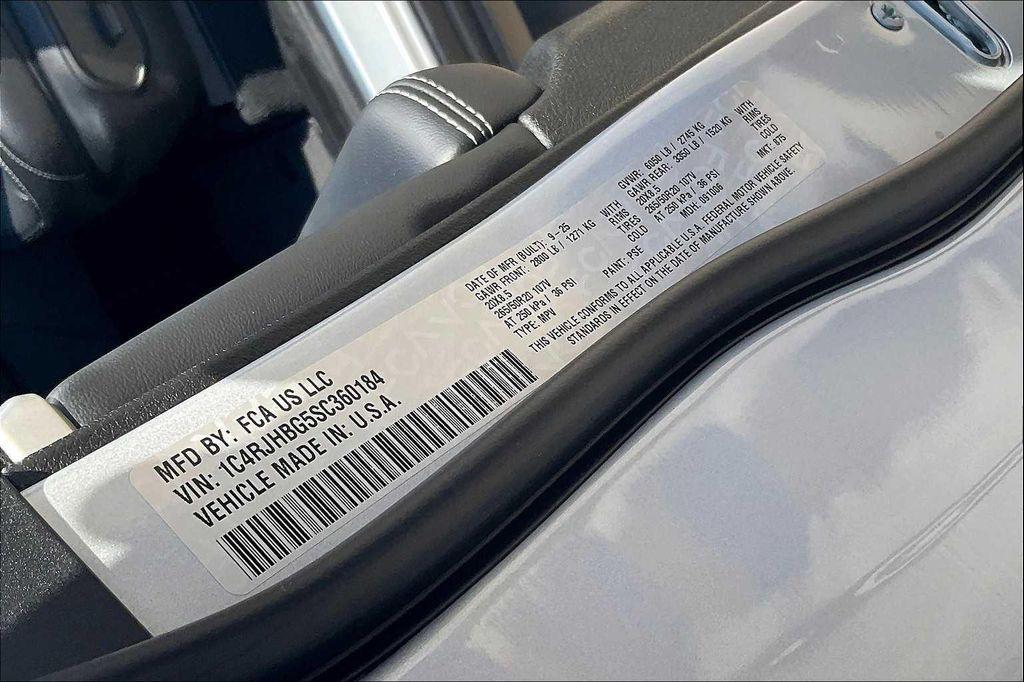 new 2025 Jeep Grand Cherokee car, priced at $50,660