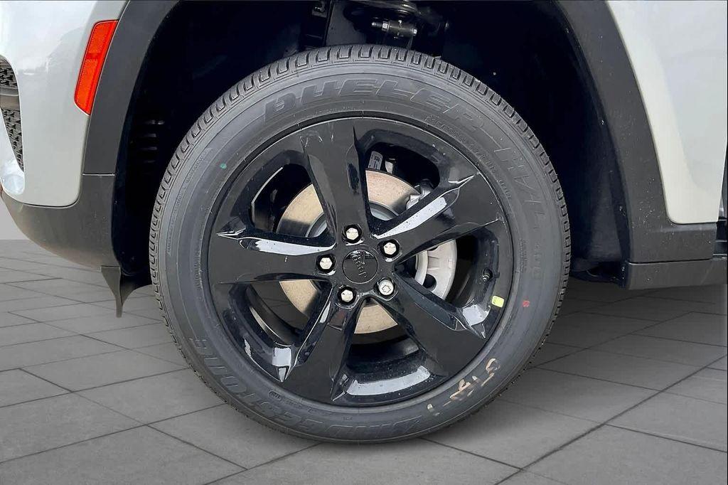 new 2025 Jeep Grand Cherokee car, priced at $44,375