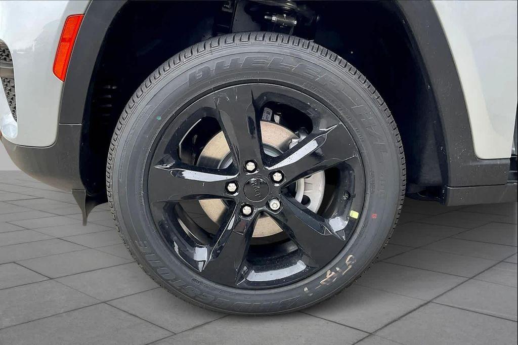 new 2025 Jeep Grand Cherokee car, priced at $37,249