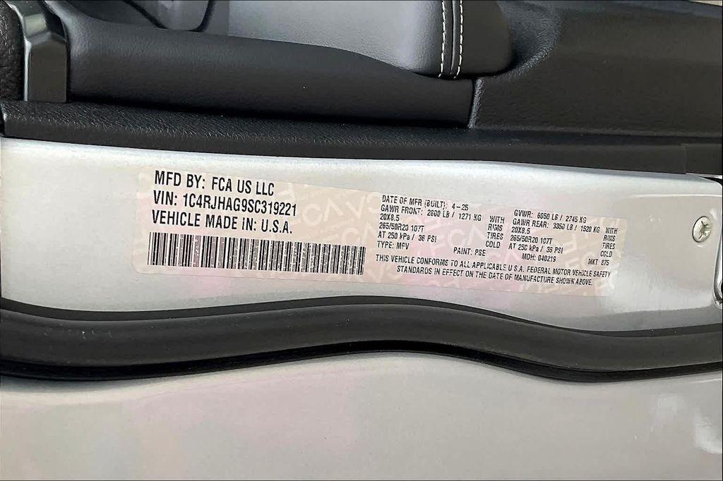 new 2025 Jeep Grand Cherokee car, priced at $37,249