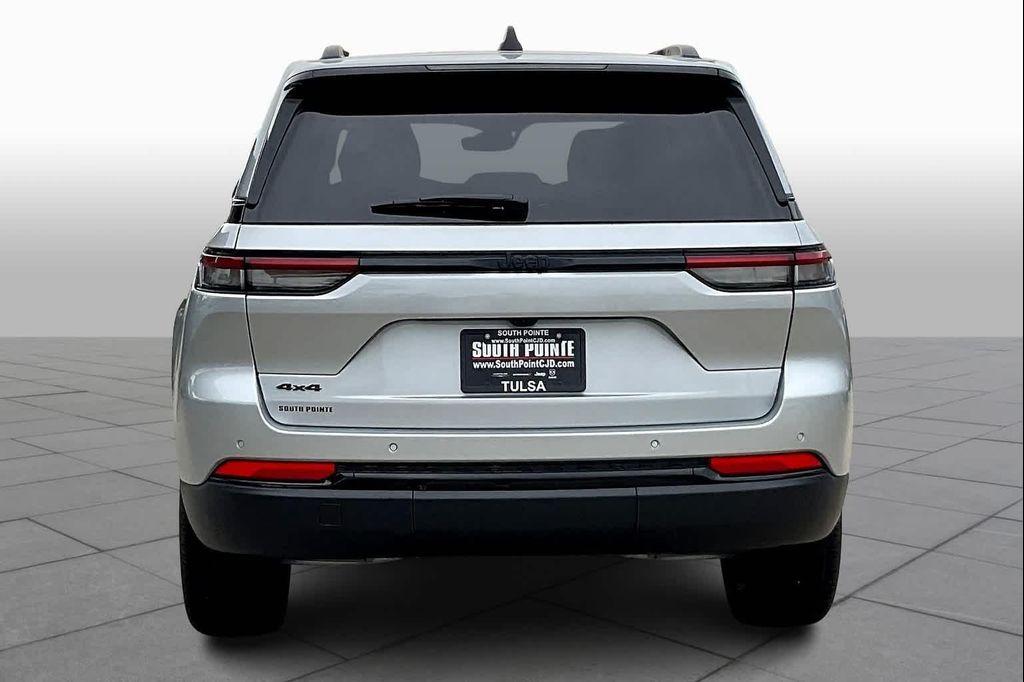 new 2025 Jeep Grand Cherokee car, priced at $44,375