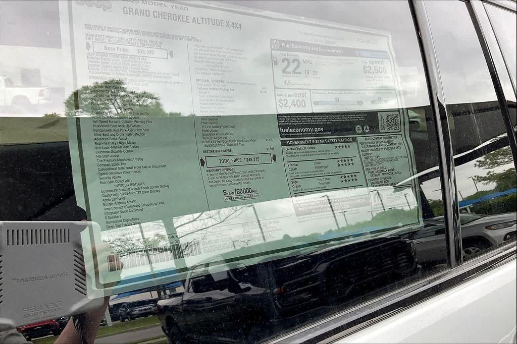 new 2025 Jeep Grand Cherokee car, priced at $37,249