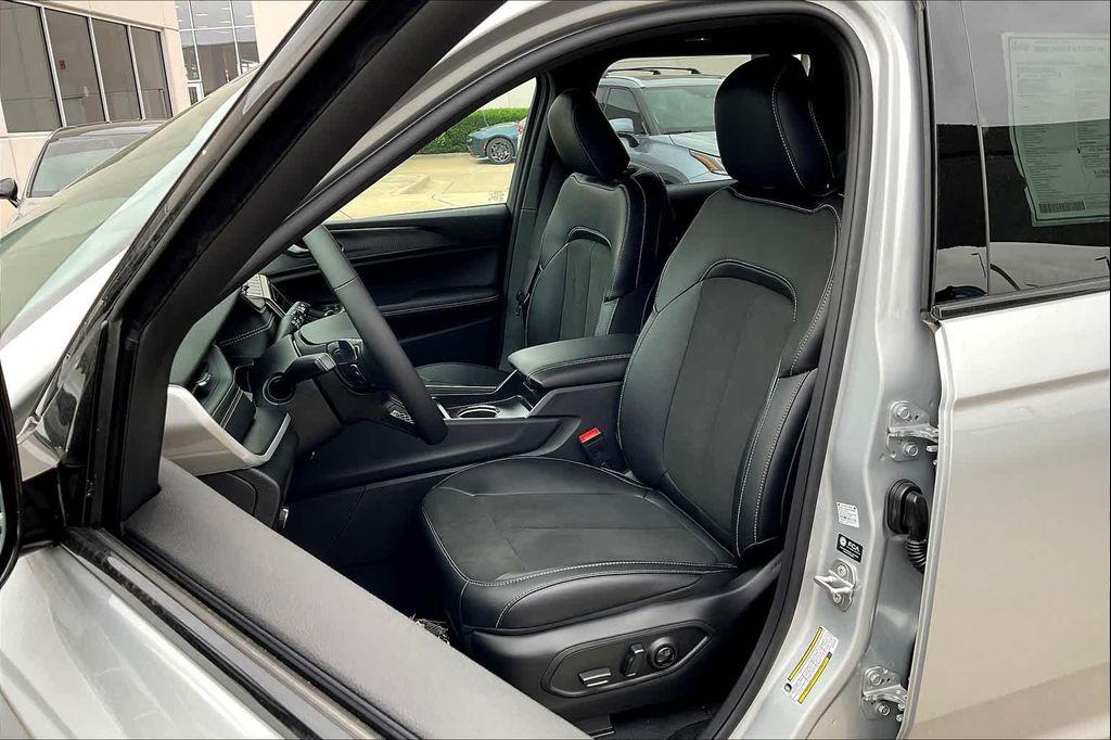 new 2025 Jeep Grand Cherokee car, priced at $44,375