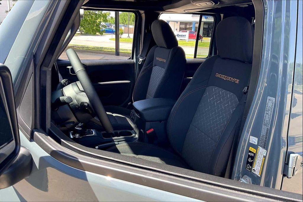 new 2025 Jeep Gladiator car, priced at $55,525