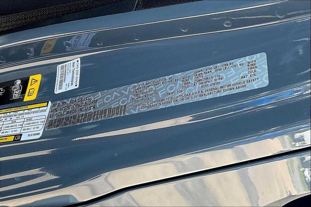 new 2025 Jeep Gladiator car, priced at $55,525