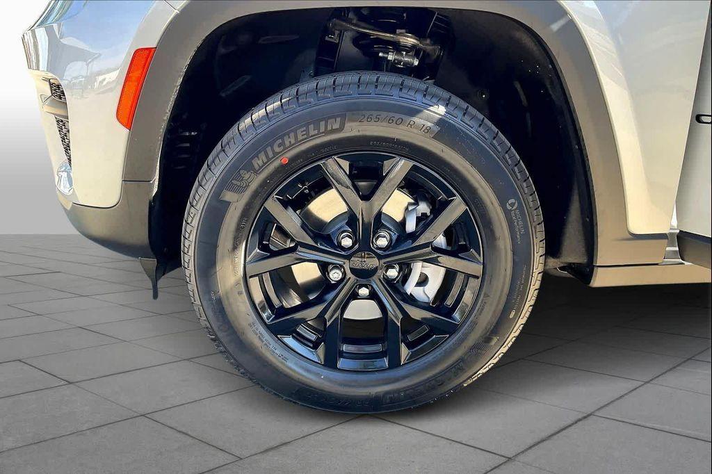 new 2025 Jeep Grand Cherokee car, priced at $43,725