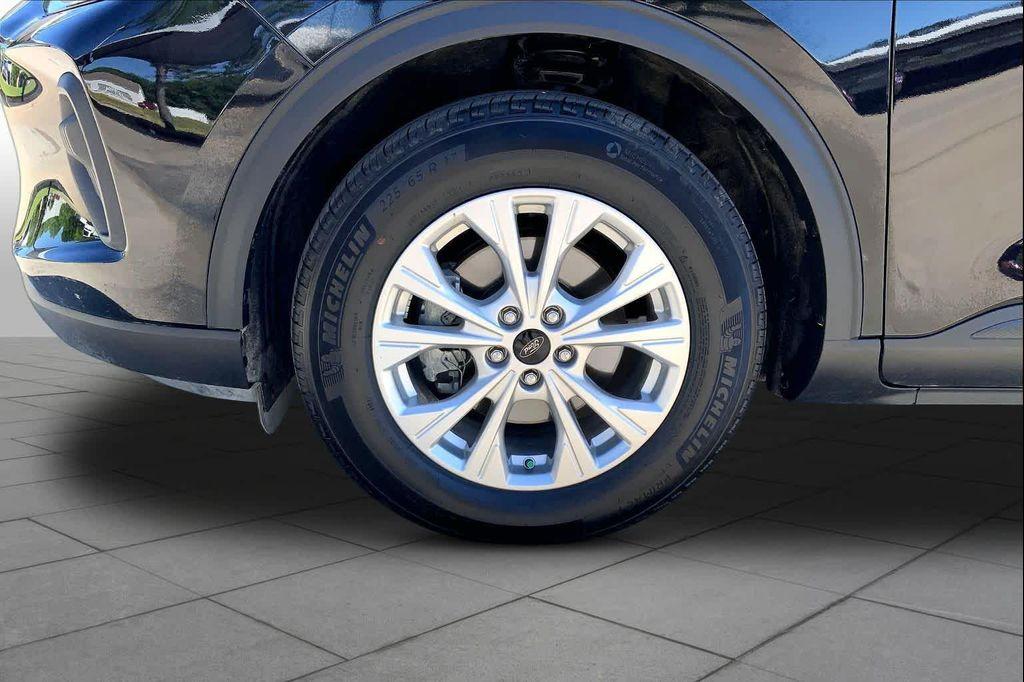 used 2025 Ford Escape car, priced at $22,999