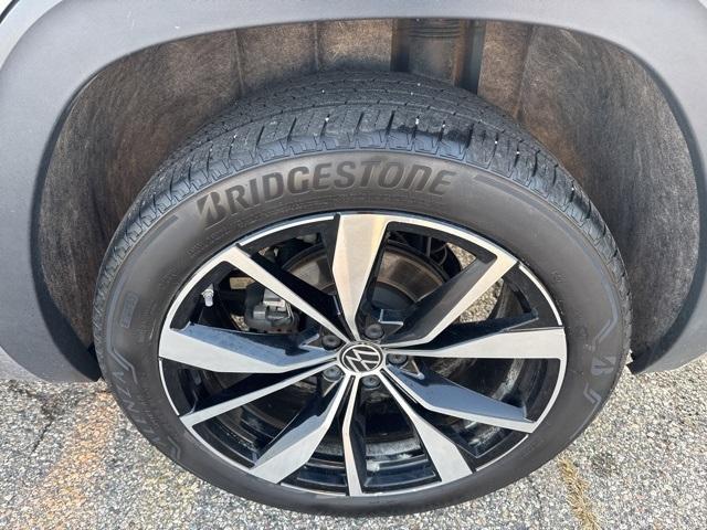 used 2024 Volkswagen Atlas Cross Sport car, priced at $32,995