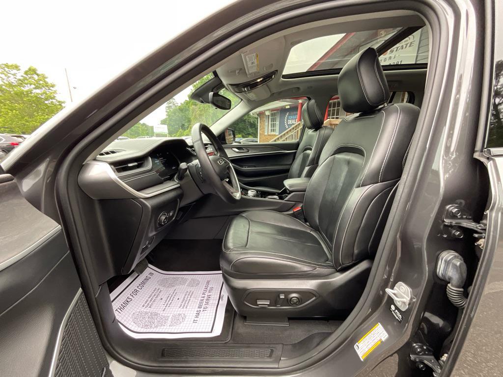 used 2022 Jeep Grand Cherokee car, priced at $23,884
