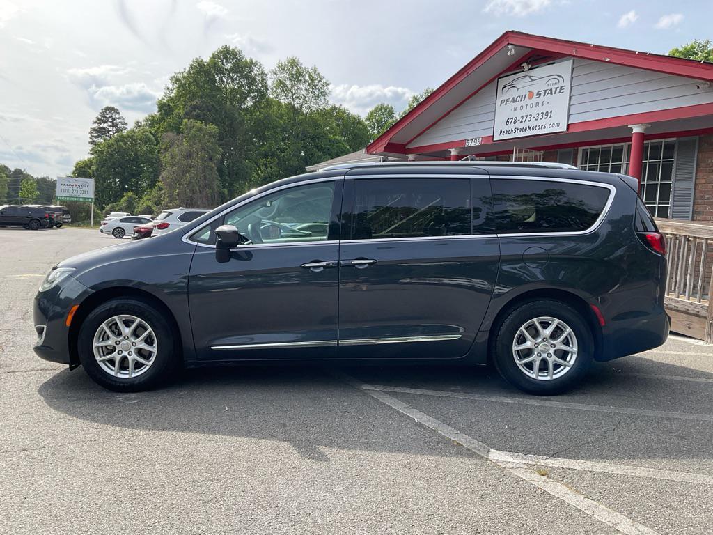 used 2020 Chrysler Pacifica car, priced at $15,384