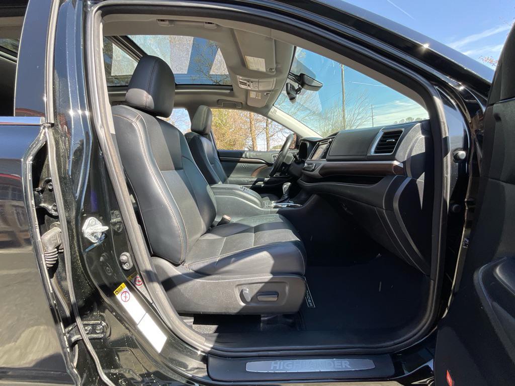 used 2014 Toyota Highlander car, priced at $16,485