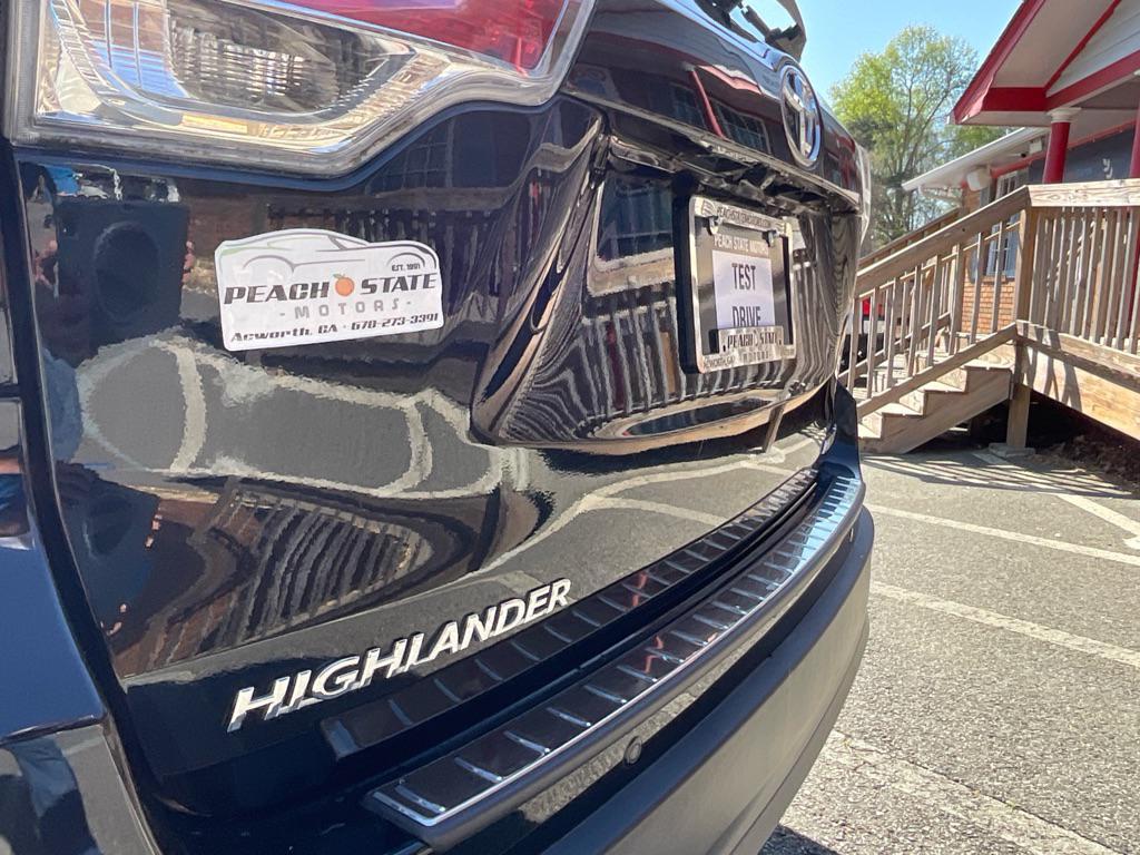 used 2014 Toyota Highlander car, priced at $16,485