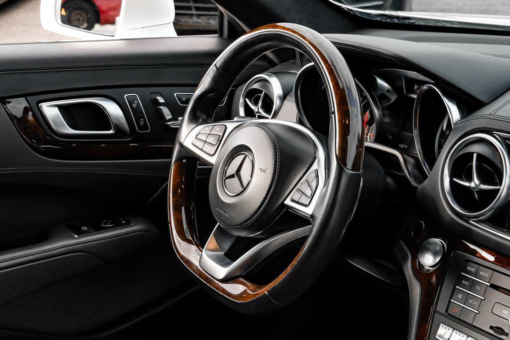 Mercedes-Benz SL view 9