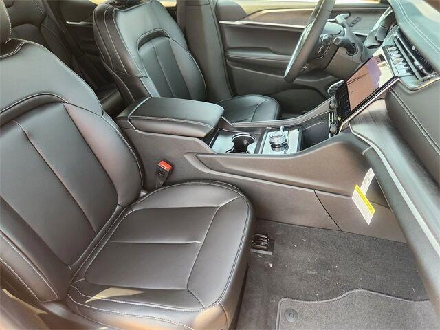 new 2025 Jeep Grand Cherokee car, priced at $38,853