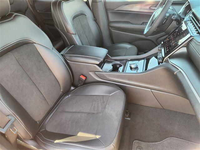 new 2025 Jeep Grand Cherokee car, priced at $40,289