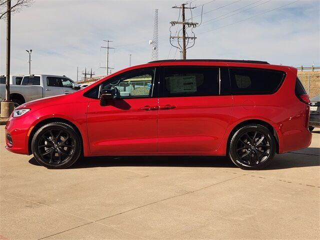 new 2026 Chrysler Pacifica car, priced at $41,983