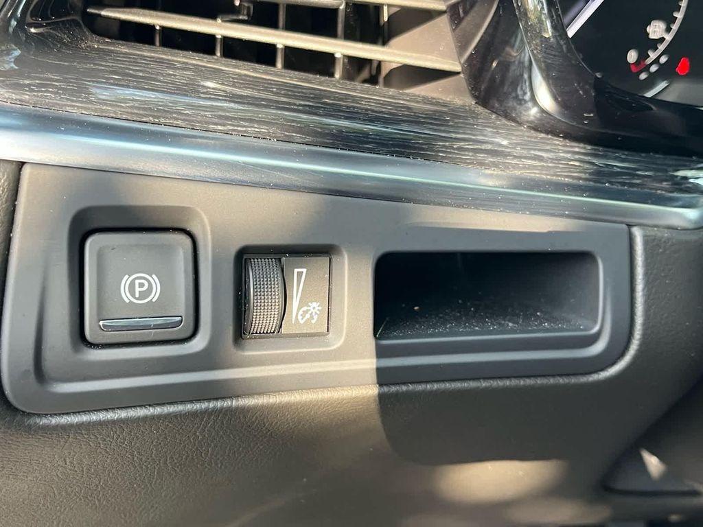 used 2025 Cadillac XT5 car, priced at $41,818