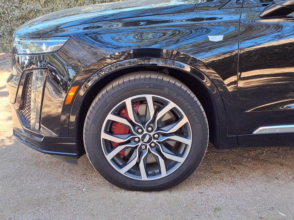 used 2024 Cadillac XT6 car, priced at $51,818
