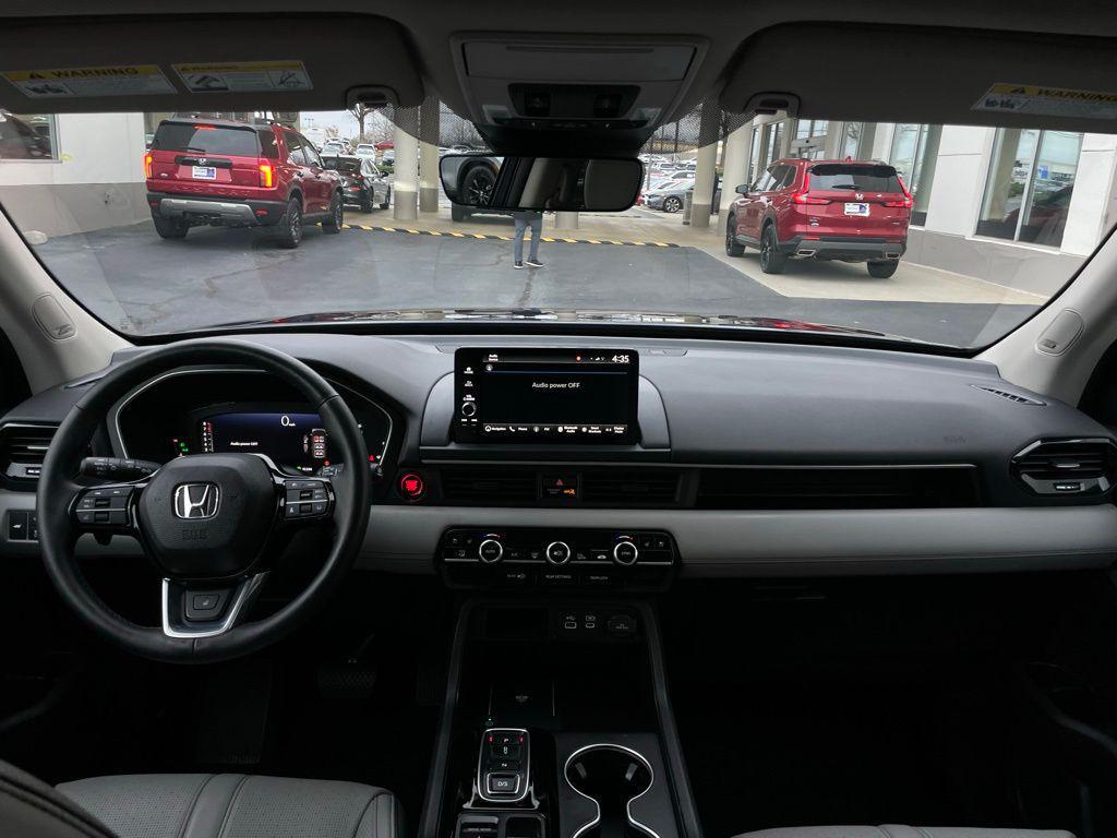 used 2023 Honda Pilot car, priced at $41,880