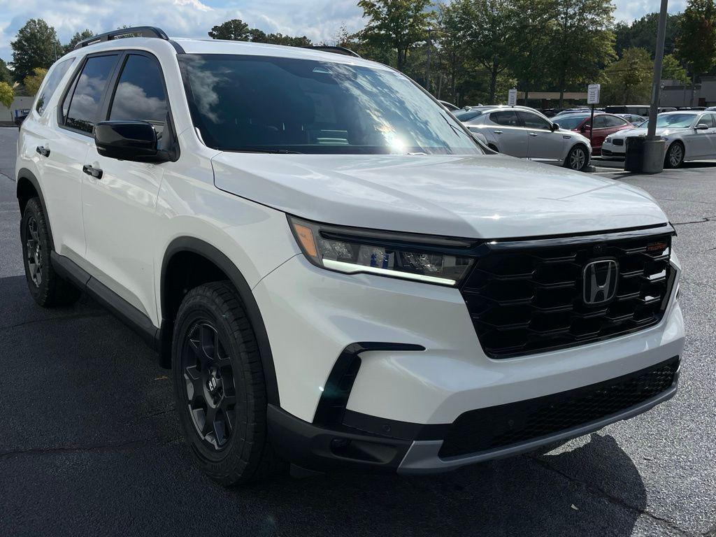 new 2025 Honda Pilot car, priced at $51,830