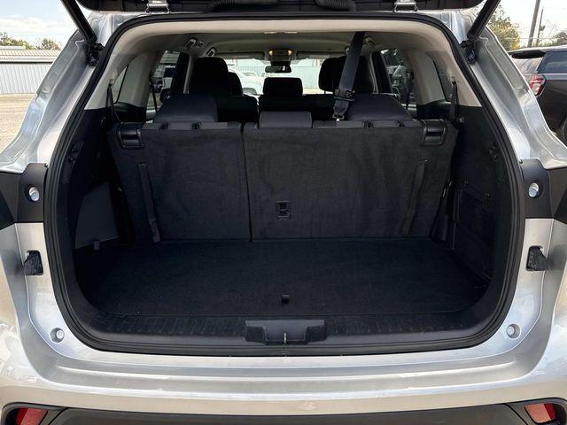 used 2023 Toyota Highlander car, priced at $31,999