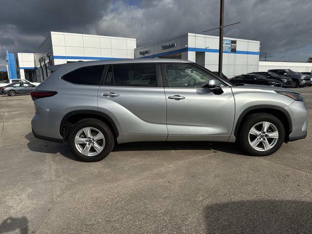 used 2023 Toyota Highlander car, priced at $31,999