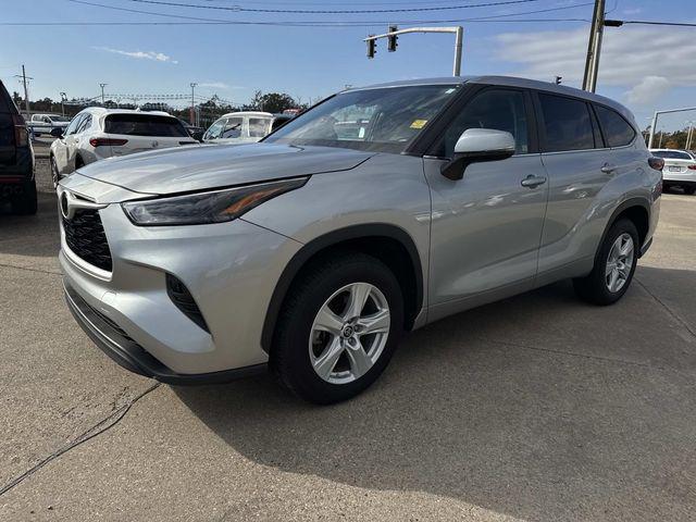 used 2023 Toyota Highlander car, priced at $31,999