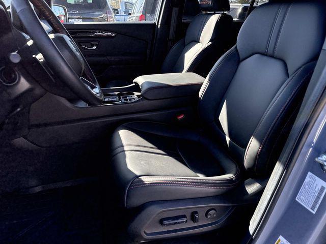 used 2025 Honda Pilot car, priced at $43,777